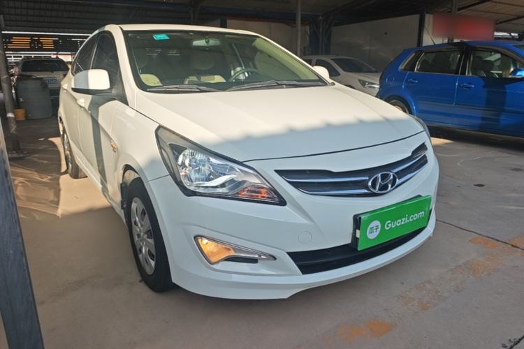 Used Hyundai Verna (older generation) 2014 1.4L Manual Smart GLS Trim Front Right 45 Deg