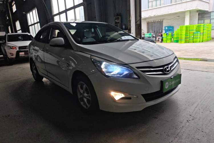 Used Hyundai Verna (older generation) 2014 1.4L Automatic Smart GLS Front Right 45 Deg