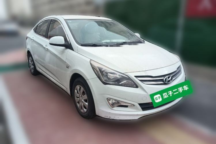 Used Hyundai Verna (older generation) 2014 1.4L Manual Smart GLS Trim Front Right 45 Deg