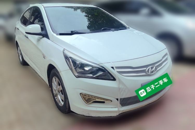 Used Hyundai Verna (older generation) 2014 1.4L Manual Smart GLS Trim Front Right 45 Deg