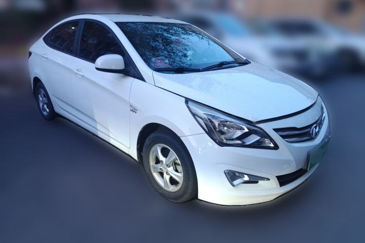 Used Hyundai Verna (older generation) 2014 1.4L Manual Smart GLS Trim Front Right 45 Deg