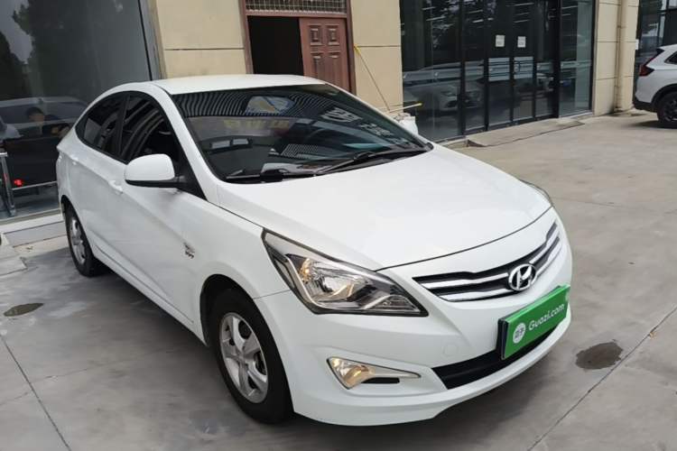 Used Hyundai Verna (older generation) 2014 1.4L Automatic Smart GLS Front Right 45 Deg