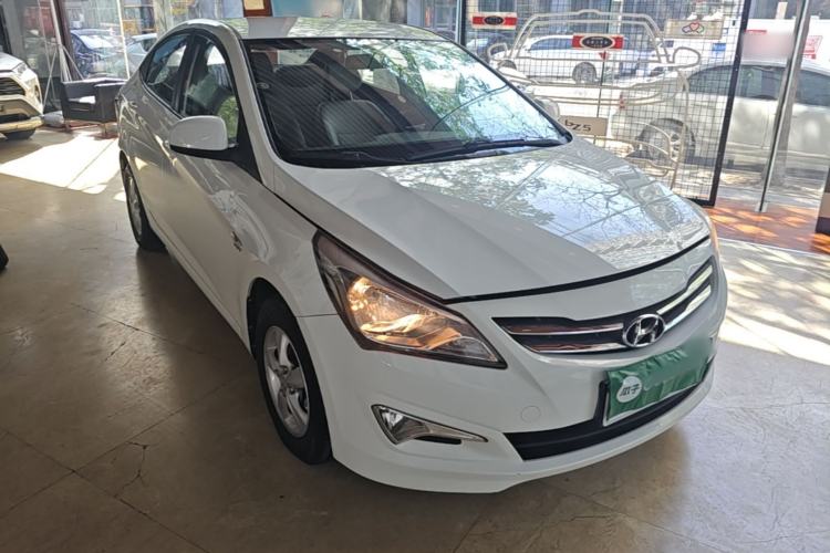 Used Hyundai Verna (older generation) 2014 1.4L Automatic Smart GLS Front Right 45 Deg