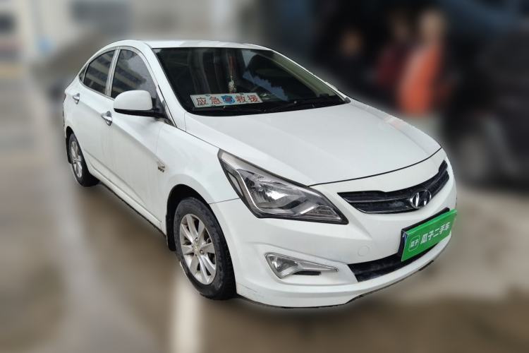 Used Hyundai Verna (older generation) 2014 1.4L Manual Smart GLS Trim Front Right 45 Deg