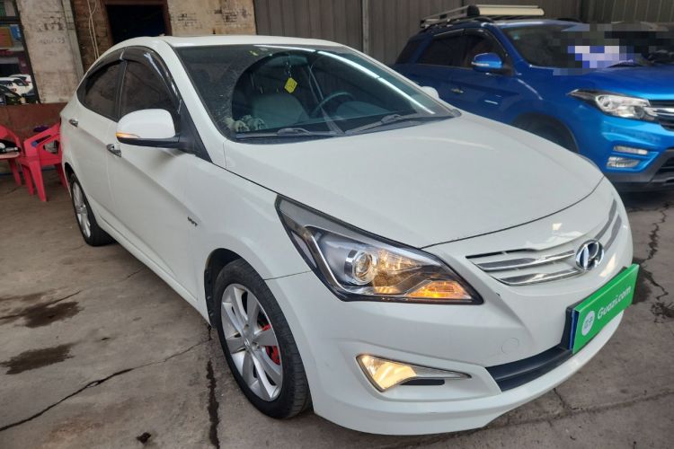 Used Hyundai Verna (older generation) 2014 1.4L Manual Top-Tier Model TOP Front Right 45 Deg
