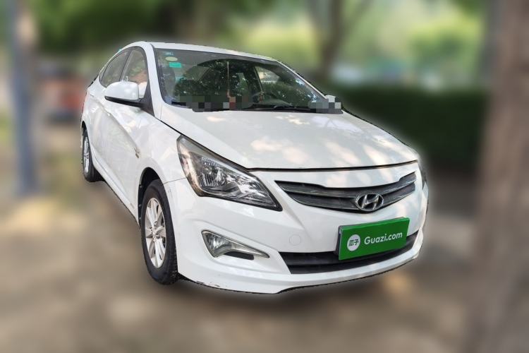 Used Hyundai Verna (older generation) 2014 1.4L Manual Smart GLS Trim Front Right 45 Deg
