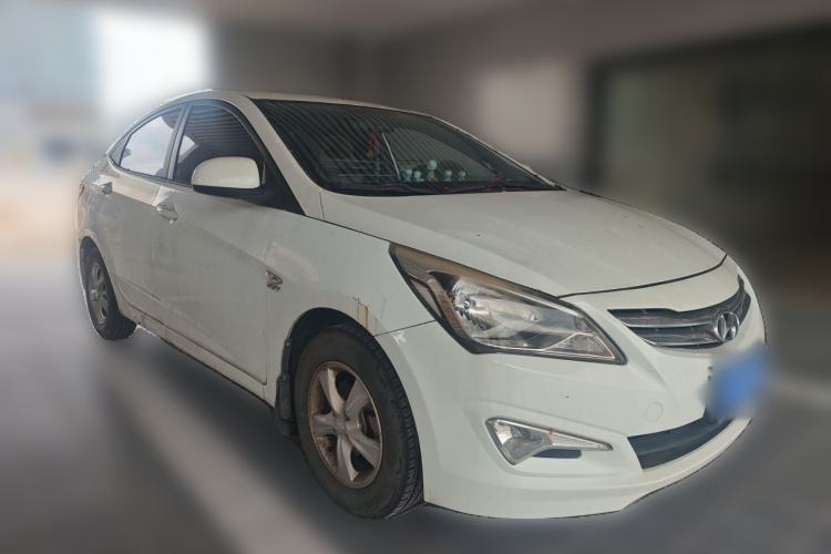Used Hyundai Verna (older generation) 2014 1.4L Automatic Smart GLS Front Right 45 Deg