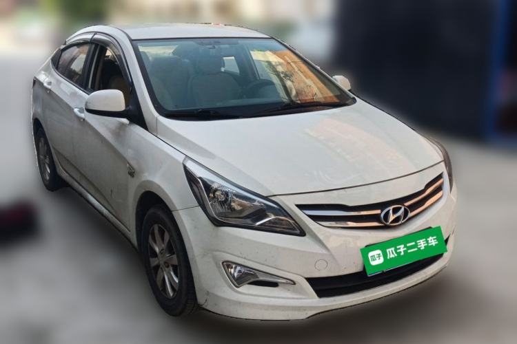 Used Hyundai Verna (older generation) 2014 1.4L Manual Smart GLS Trim Front Right 45 Deg
