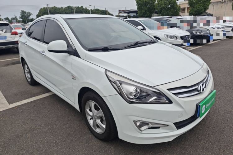 Used Hyundai Verna (older generation) 2014 1.4L Automatic Leading-Edge GLX Front Right 45 Deg