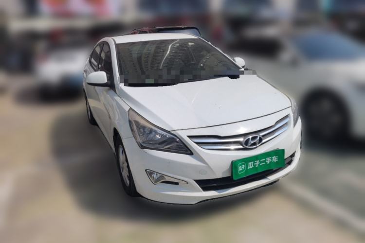 Used Hyundai Verna (older generation) 2014 1.4L Manual Smart GLS Trim Front Right 45 Deg