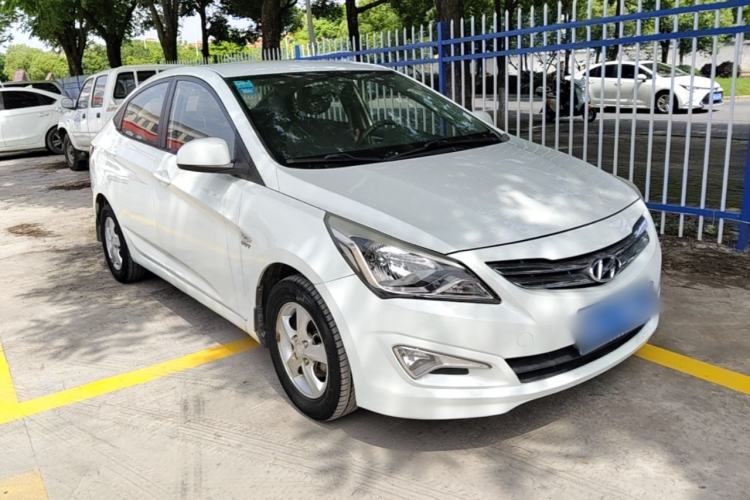 Used Hyundai Verna (older generation) 2014 1.4L Automatic Smart GLS Front Right 45 Deg