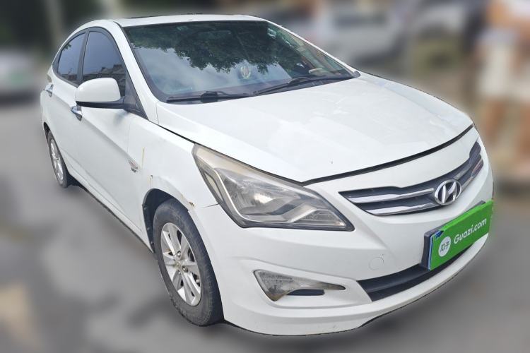 Used Hyundai Verna (older generation) 2014 1.4L Manual Smart GLS Trim Front Right 45 Deg