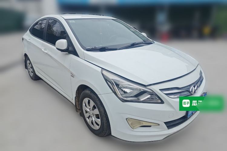 Used Hyundai Verna (older generation) 2014 1.4L Manual Smart GLS Trim Front Right 45 Deg