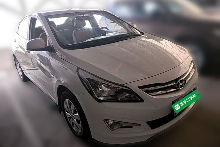 Used Hyundai Verna (older generation) 2014 1.4L Manual Smart GLS Trim Front Right 45 Deg
