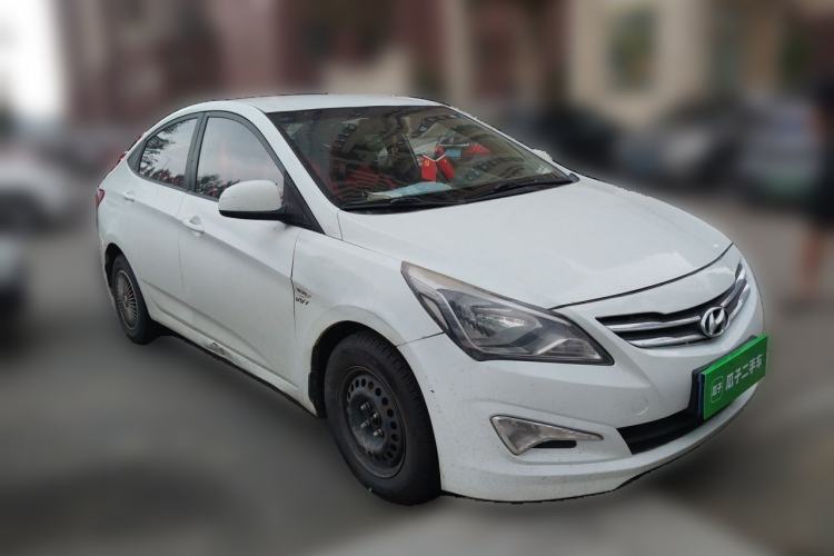 Used Hyundai Verna (older generation) 2014 1.4L Manual Smart GLS Trim Front Right 45 Deg