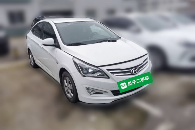 Used Hyundai Verna (older generation) 2014 1.4L Manual Smart GLS Trim Front Right 45 Deg