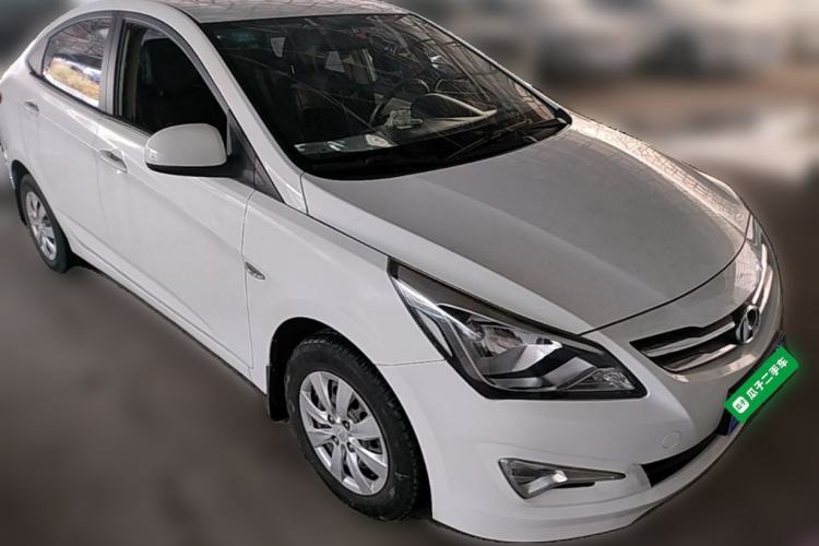 Used Hyundai Verna (older generation) 2014 1.4L Manual Smart GLS Trim Front Right 45 Deg