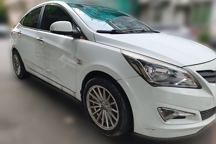 Used Hyundai Verna (older generation) 2014 1.4L Automatic Smart GLS Front Right 45 Deg