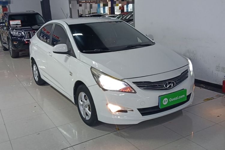 Used Hyundai Verna (older generation) 2014 1.4L Manual Smart GLS Trim Front Right 45 Deg