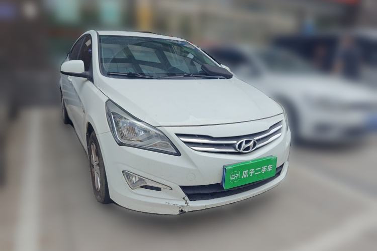 Used Hyundai Verna (older generation) 2014 1.4L Manual Smart GLS Trim Front Right 45 Deg