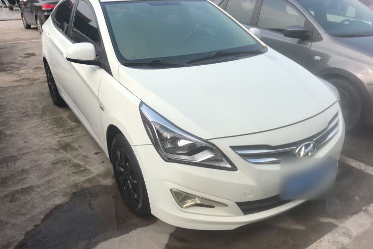 Used Hyundai Verna (older generation) 2014 1.4L Manual Smart GLS Trim Front Right 45 Deg