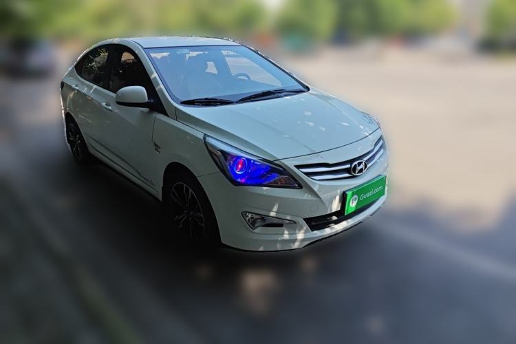 Used Hyundai Verna (older generation) 2014 1.4L Manual Smart GLS Trim Front Right 45 Deg