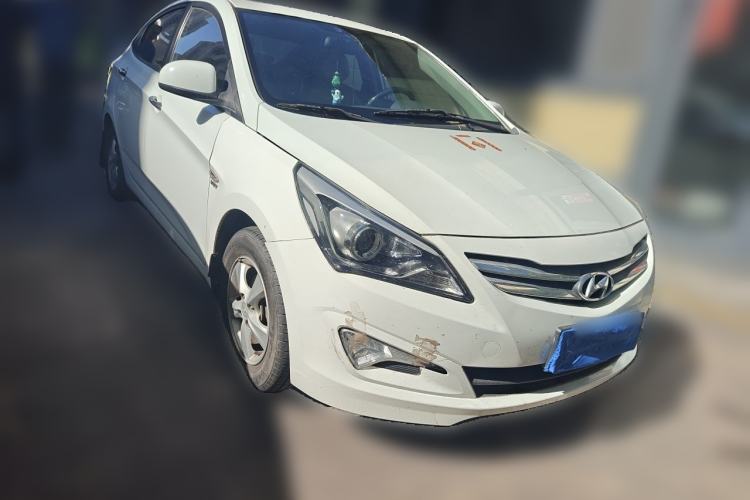 Used Hyundai Verna (older generation) 2014 1.4L Automatic Leading-Edge GLX Front Right 45 Deg