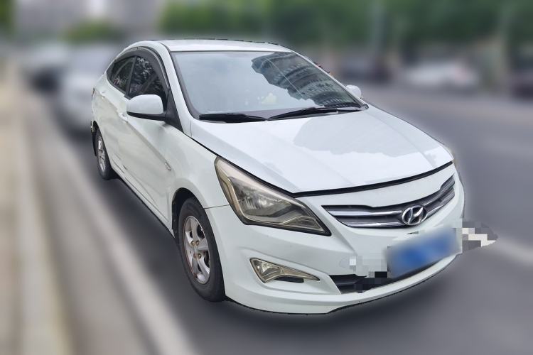Used Hyundai Verna (older generation) 2014 1.4L Automatic Smart GLS Front Right 45 Deg