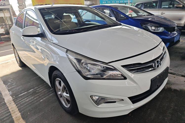 Used Hyundai Verna (older generation) 2014 1.4L Automatic Smart GLS Front Right 45 Deg