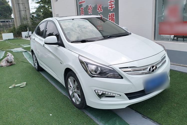 Used Hyundai Verna (older generation) 2014 1.4L Manual Top-Tier Model TOP Front Right 45 Deg