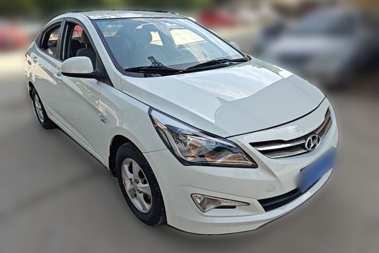 Used Hyundai Verna (older generation) 2014 1.4L Automatic Smart GLS Front Right 45 Deg