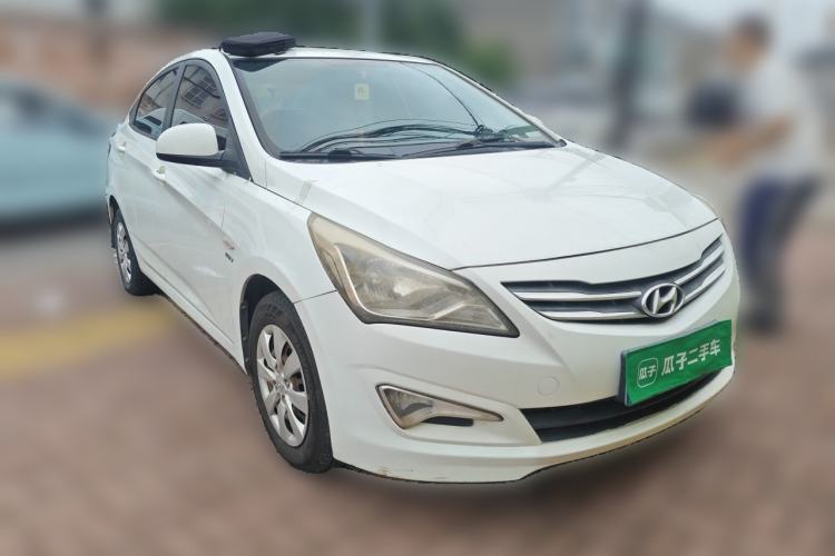 Used Hyundai Verna (older generation) 2014 1.4L Manual Smart GLS Trim Front Right 45 Deg