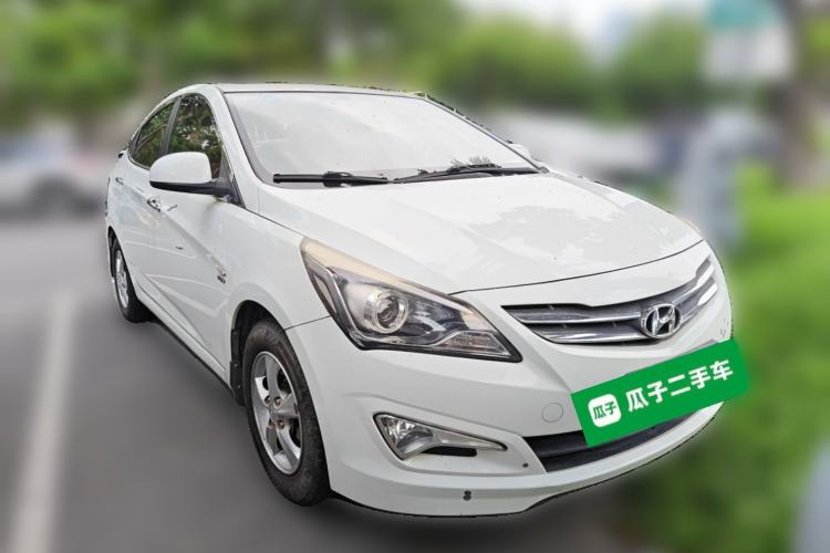 Used Hyundai Verna (older generation) 2014 1.4L Automatic Leading-Edge GLX Front Right 45 Deg