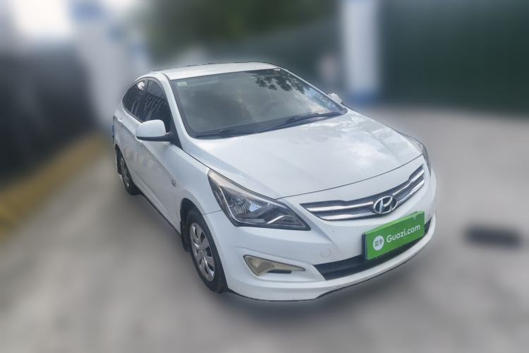 Used Hyundai Verna (older generation) 2014 1.4L Manual Smart GLS Trim Front Right 45 Deg