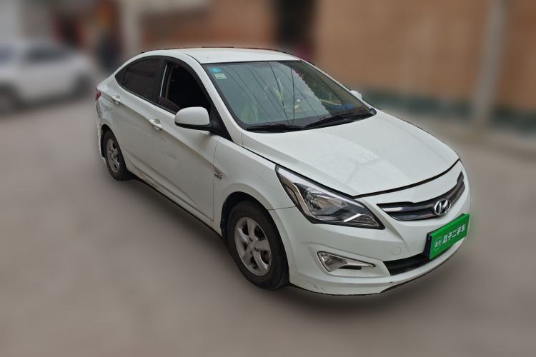 Used Hyundai Verna (older generation) 2014 1.4L Manual Smart GLS Trim Front Right 45 Deg