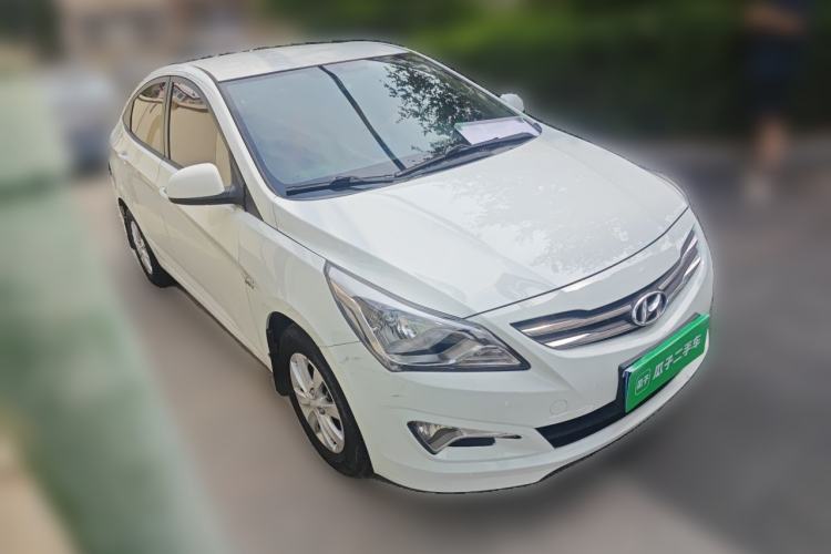 Used Hyundai Verna (older generation) 2014 1.4L Manual Smart GLS Trim Front Right 45 Deg