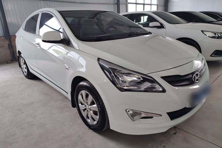 Used Hyundai Verna (older generation) 2014 1.4L Manual Smart GLS Trim Front Right 45 Deg