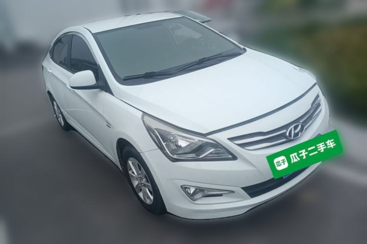 Used Hyundai Verna (older generation) 2014 1.4L Manual Smart GLS Trim Front Right 45 Deg