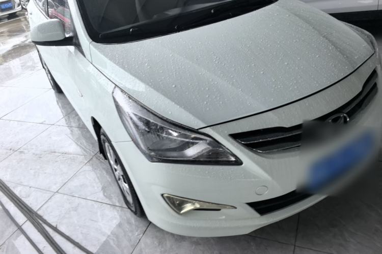 Used Hyundai Verna (older generation) 2014 1.4L Manual Smart GLS Trim Front Right 45 Deg