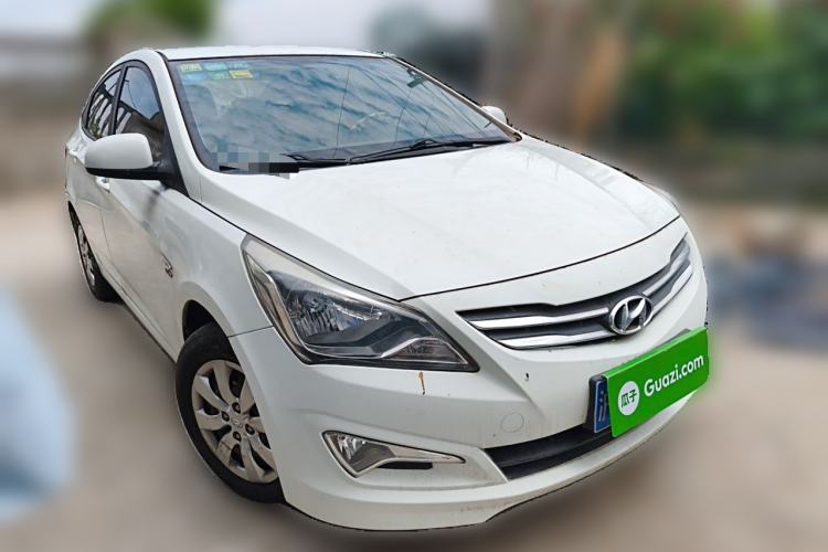 Used Hyundai Verna (older generation) 2014 1.4L Manual Smart GLS Trim Front Right 45 Deg