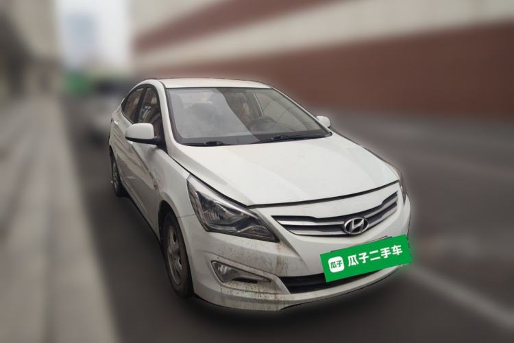 Used Hyundai Verna (older generation) 2014 1.4L Manual Smart GLS Trim Front Right 45 Deg