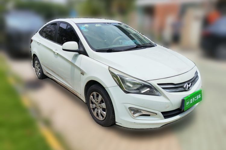 Used Hyundai Verna (older generation) 2014 1.4L Manual Smart GLS Trim Front Right 45 Deg