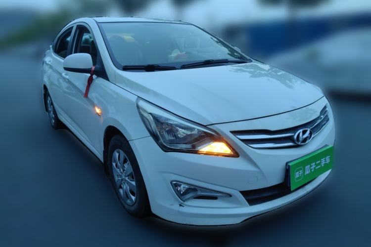 Used Hyundai Verna (older generation) 2014 1.4L Manual Smart GLS Trim Front Right 45 Deg