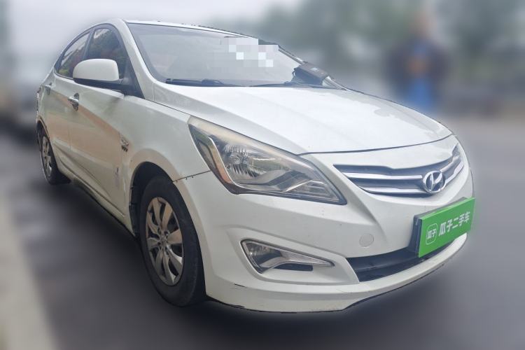 Used Hyundai Verna (older generation) 2014 1.4L Manual Smart GLS Trim Front Right 45 Deg