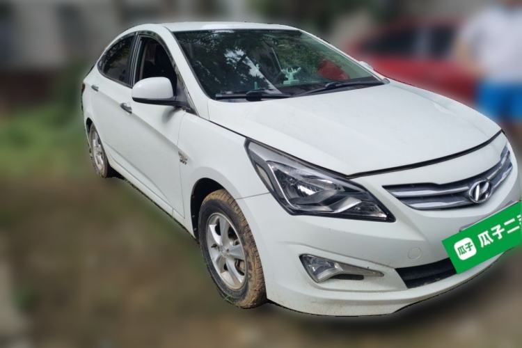 Used Hyundai Verna (older generation) 2014 1.4L Automatic Smart GLS Front Right 45 Deg