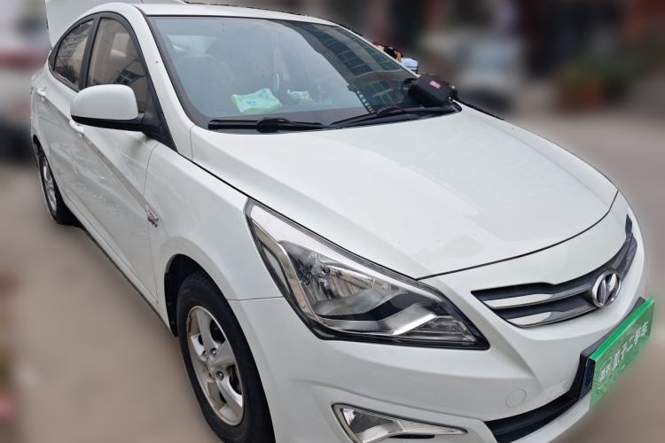 Used Hyundai Verna (older generation) 2014 1.4L Manual Smart GLS Trim Front Right 45 Deg