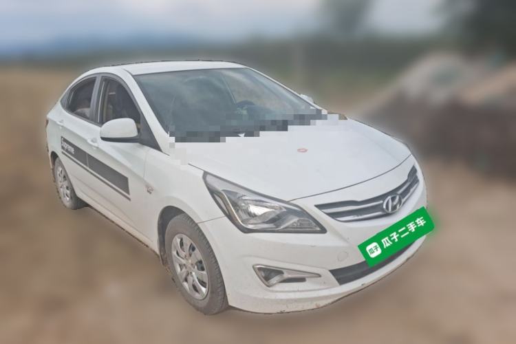 Used Hyundai Verna (older generation) 2014 1.4L Manual Smart GLS Trim Front Right 45 Deg