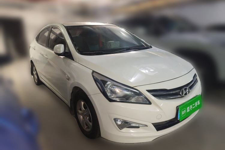 Used Hyundai Verna (older generation) 2014 1.4L Automatic Smart GLS Front Right 45 Deg