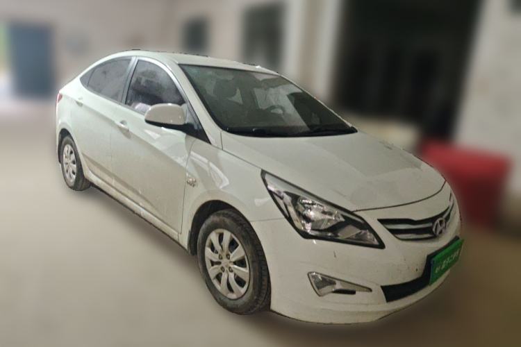 Used Hyundai Verna (older generation) 2014 1.4L Manual Smart GLS Trim Front Right 45 Deg