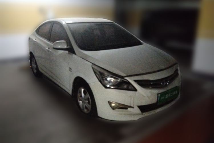 Used Hyundai Verna (older generation) 2014 1.4L Automatic Smart GLS Front Right 45 Deg